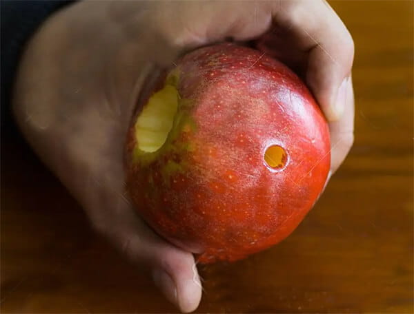 maça furada para ser utilizada para fumar