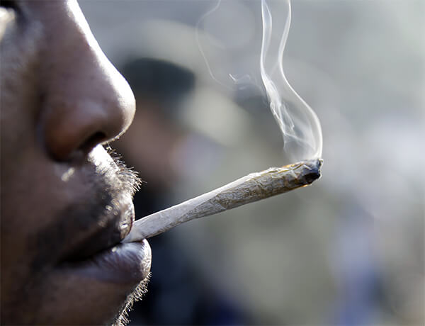 Fumando aquele beck esquecido na gaveta