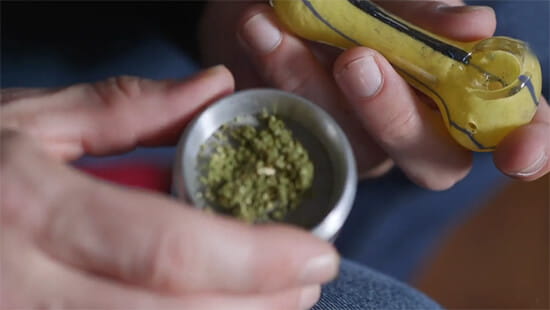 Como usar pipe: passo a passo para fumar no&nbsp;cachimbo!