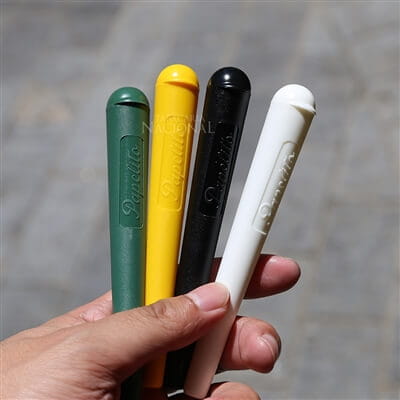 Quatro recipientes para armazenar cigarro