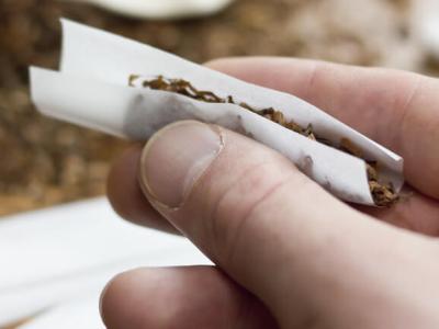 7 Benefícios de Enrolar o Próprio&nbsp;Cigarro