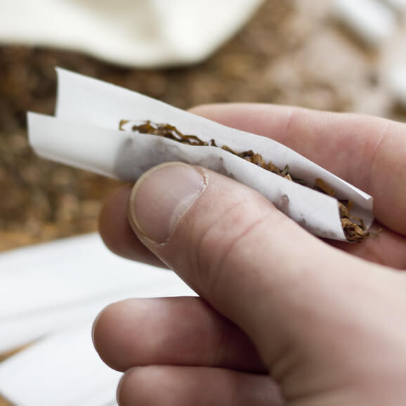 7 Benefícios de Enrolar o Próprio Cigarro